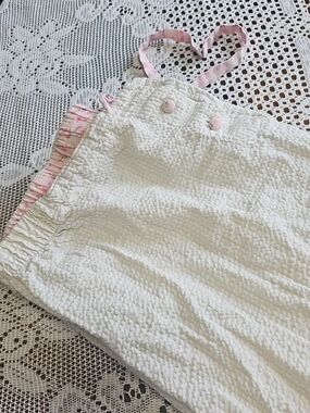 Vintage Capris Flower